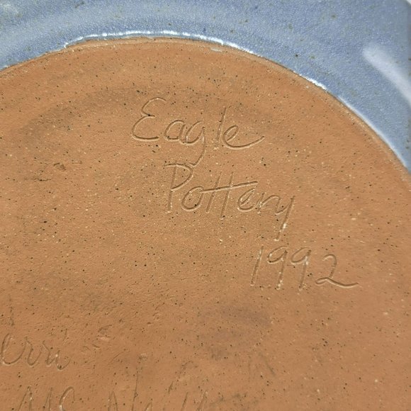 Eagle Pottery Plate Signed Sherri McNeil 1992 Blue Beige Floral - Picture 10 of 15